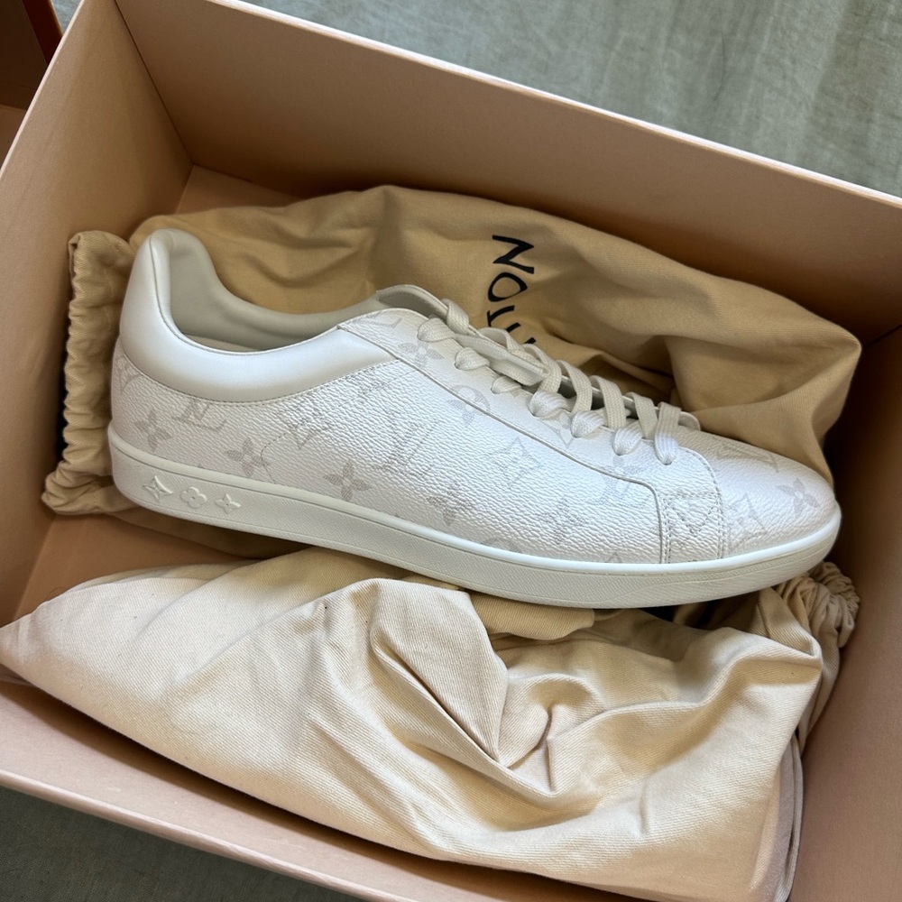 Men’s all white leather sneakers 11.5